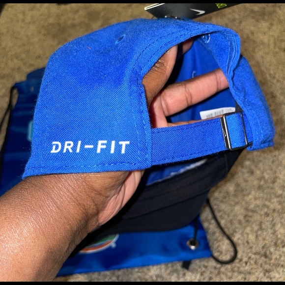 Florida Gator Drawstring Backpack & Hat - Picture 3 of 4